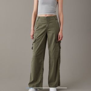AE Dreamy Drape Stretch Super High-Waisted Cargo
Baggy Wide-Leg Pant